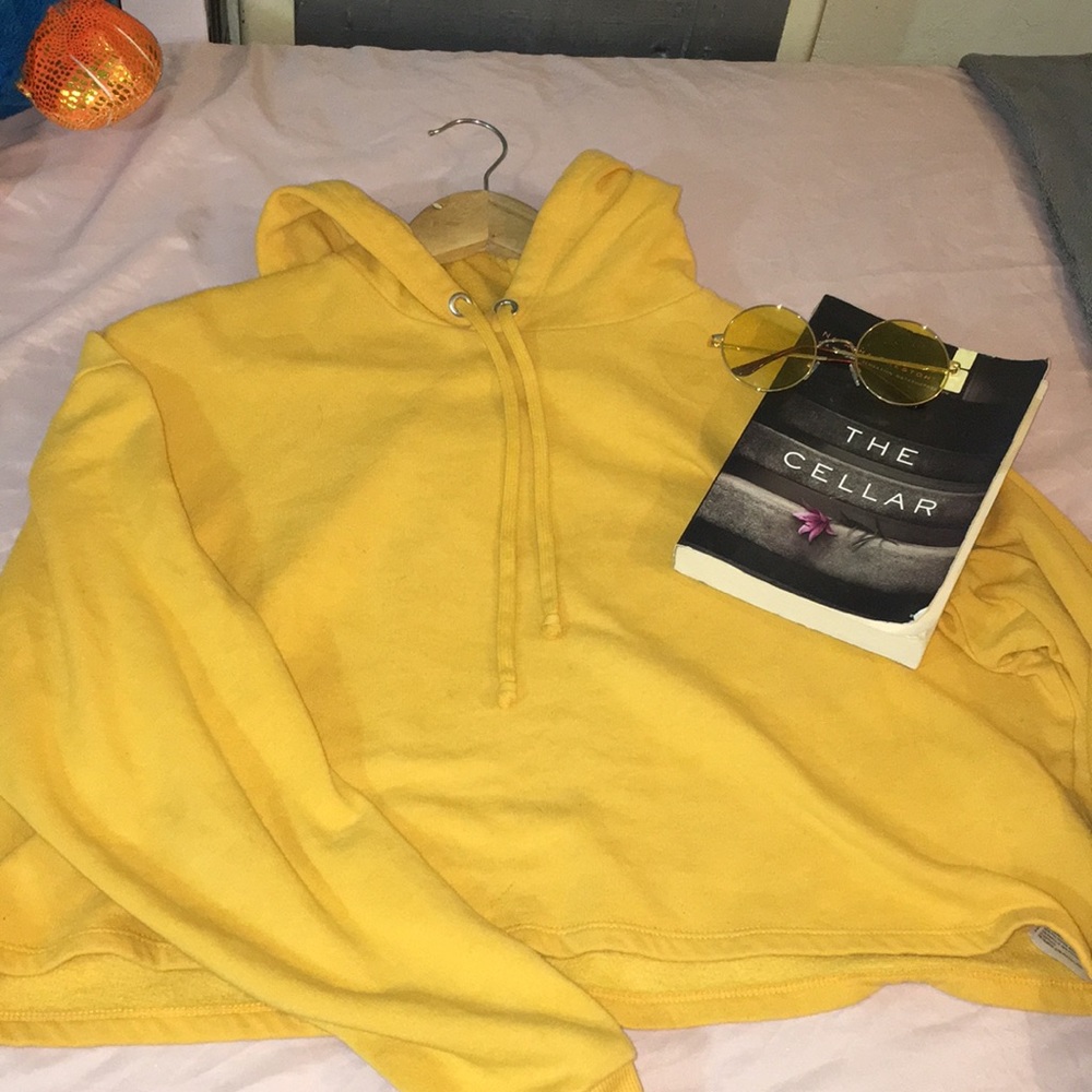 Super cute cropped H&M sweater